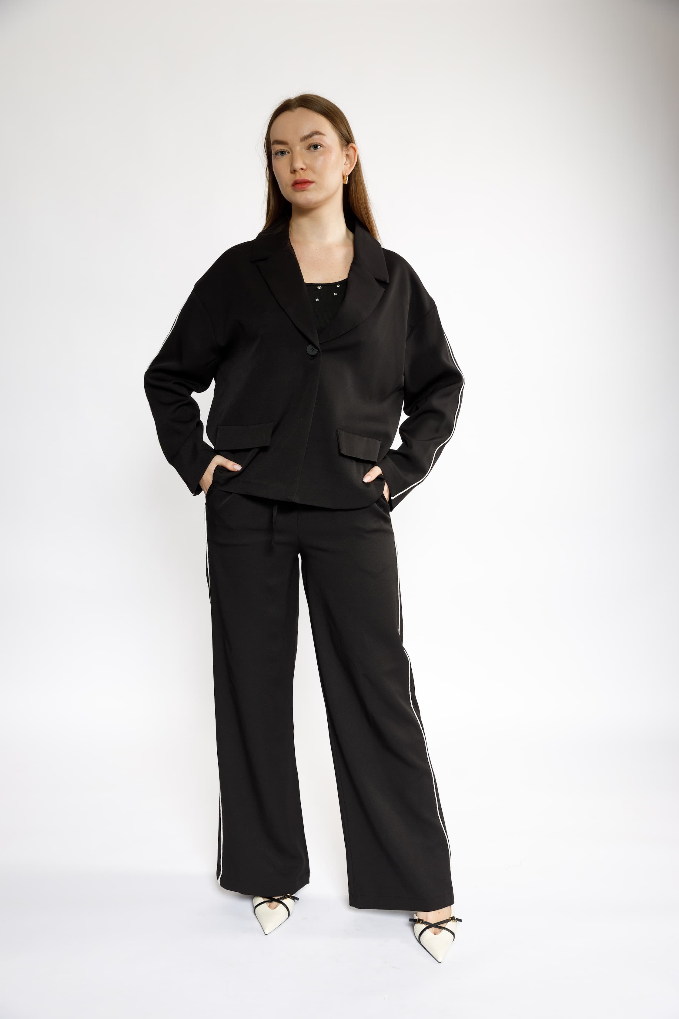 Elegant Two-Piece Tracksuit – Black with White Stripe