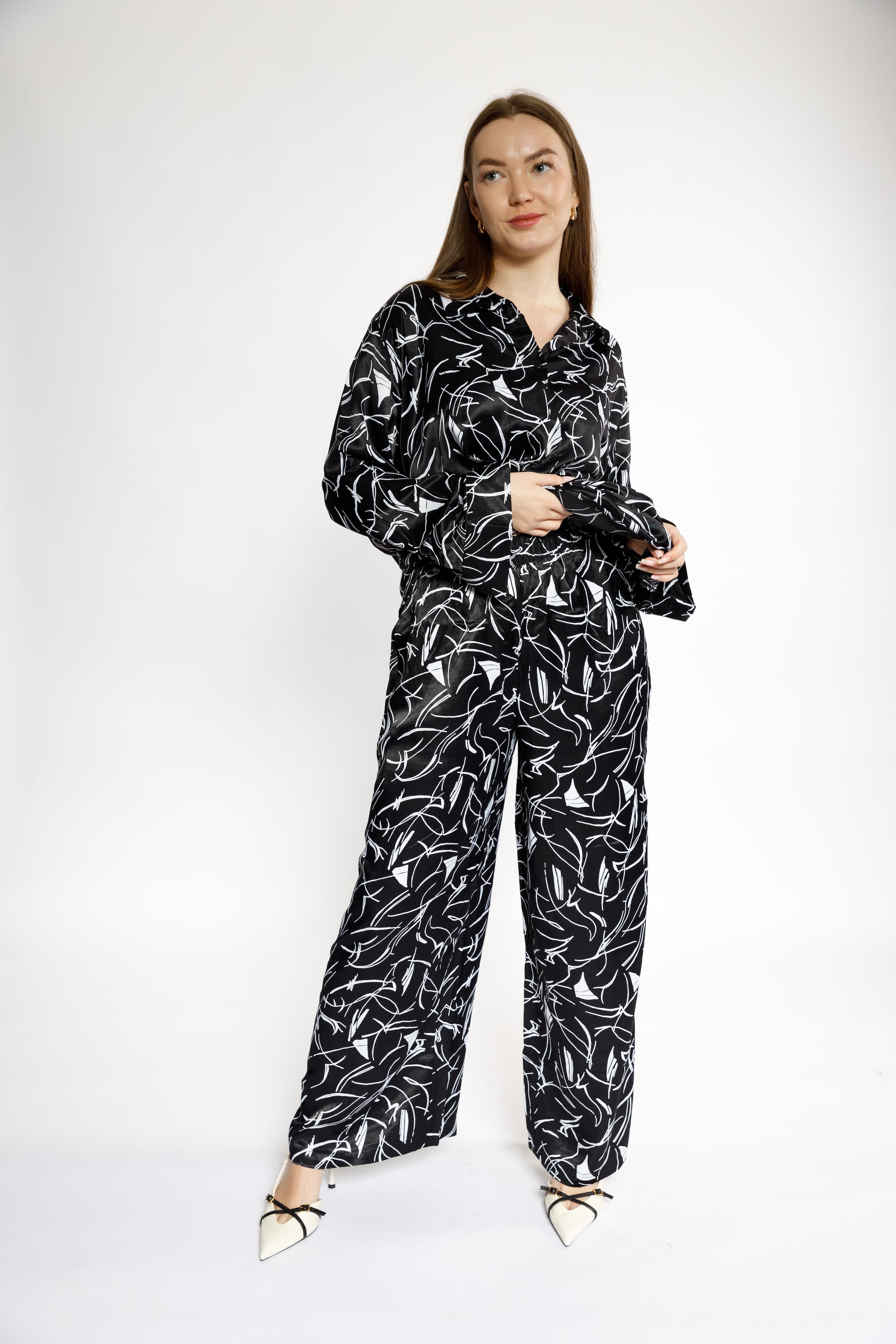 Black Set with White Line Pattern – Plus Size