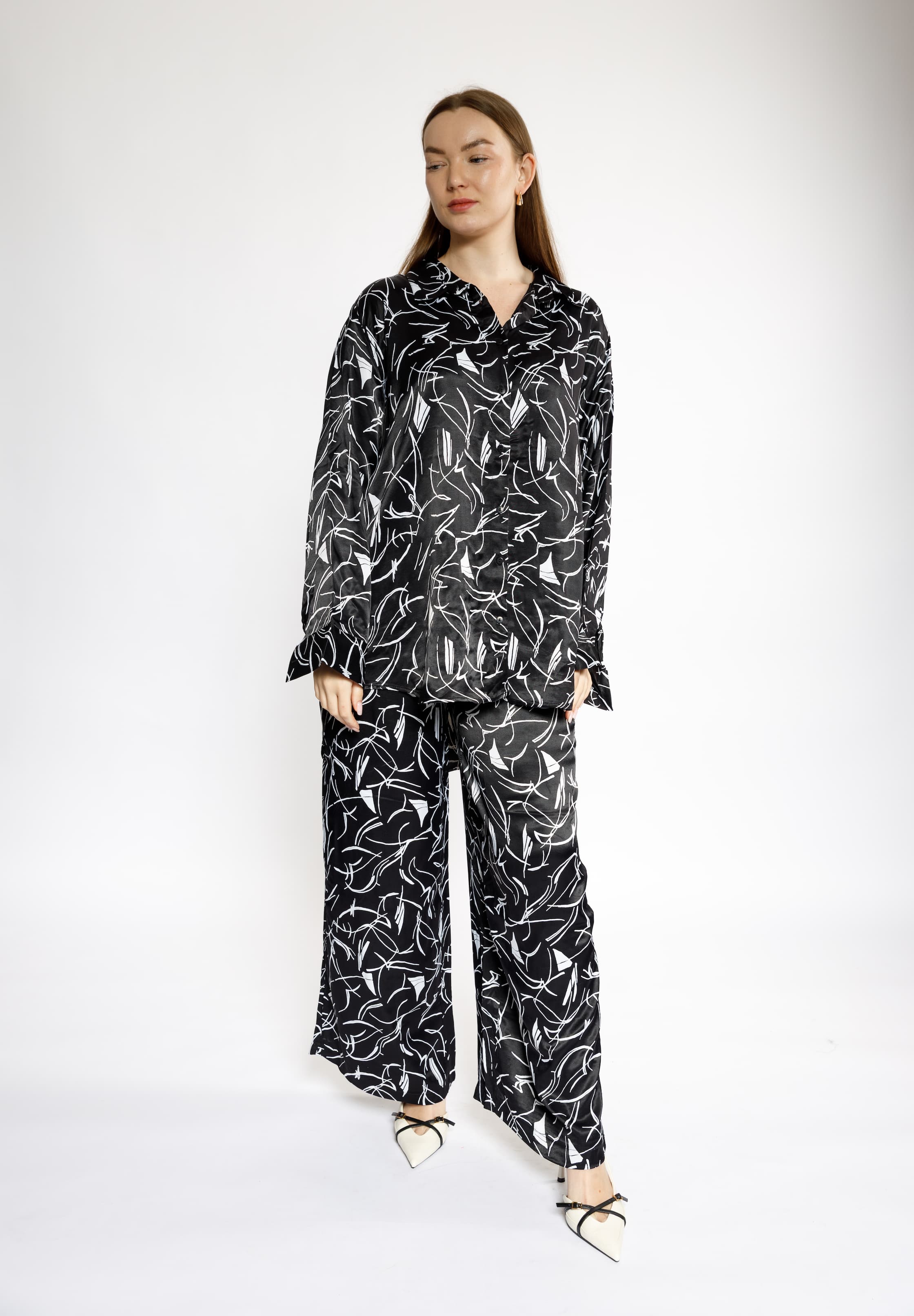Black Set with White Line Pattern – Plus Size